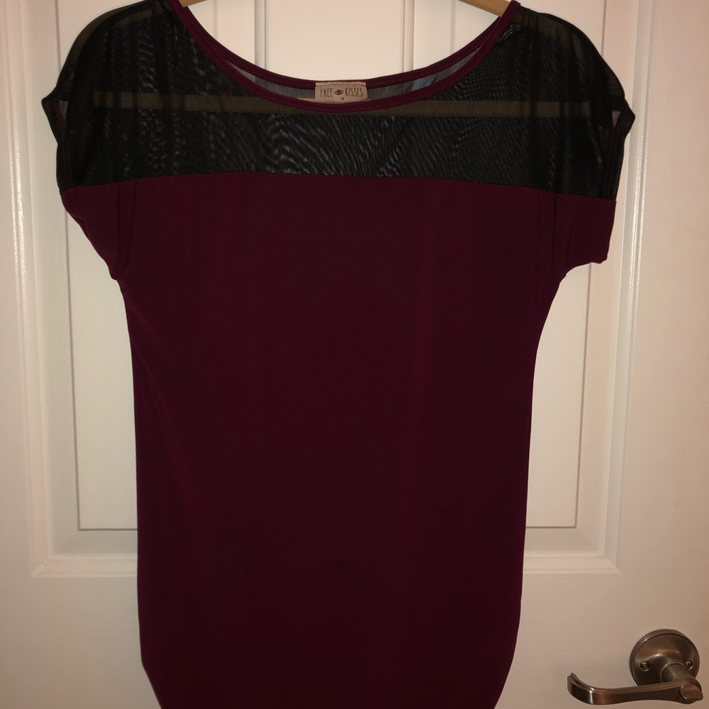EUC Free Kisses shirt. Size M